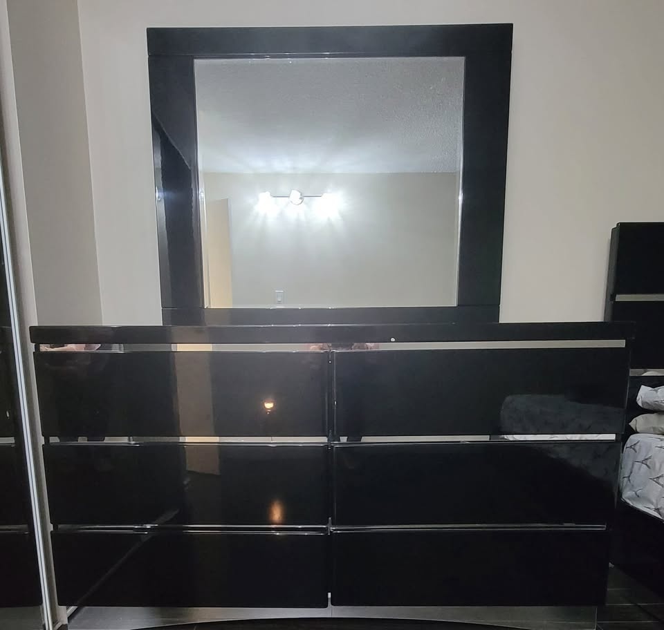 Black Glossy Dresser with Large Mirror - photo 2