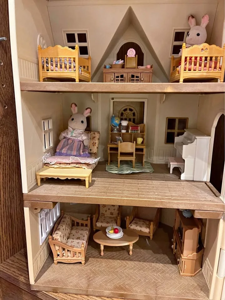 Large lot of calico critters plus multiple houses