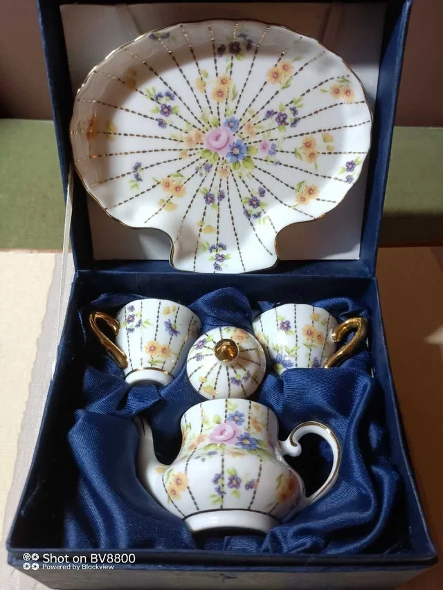 T. Limoges Tea Set image indicator(5)