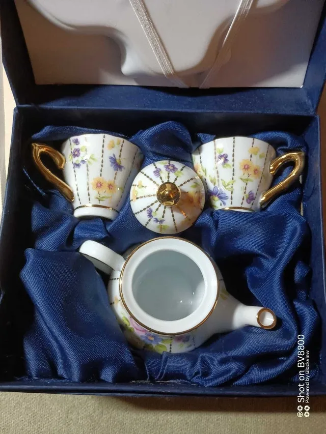 T. Limoges Tea Set image indicator(6)