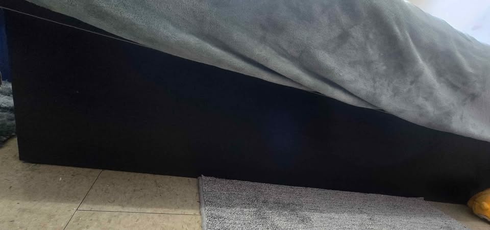 Queen platform bedframe (NO MATTRESS) 100 OBO - photo 2