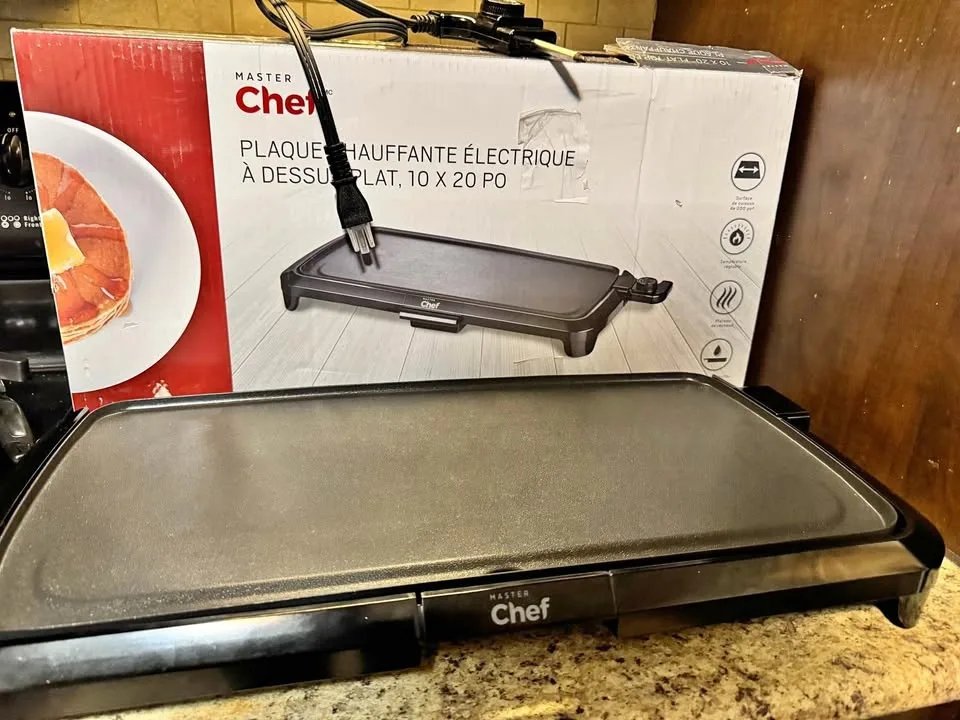 MASTER Chef Flat Top Electric Griddle w/ Warming Tray, Black, 10