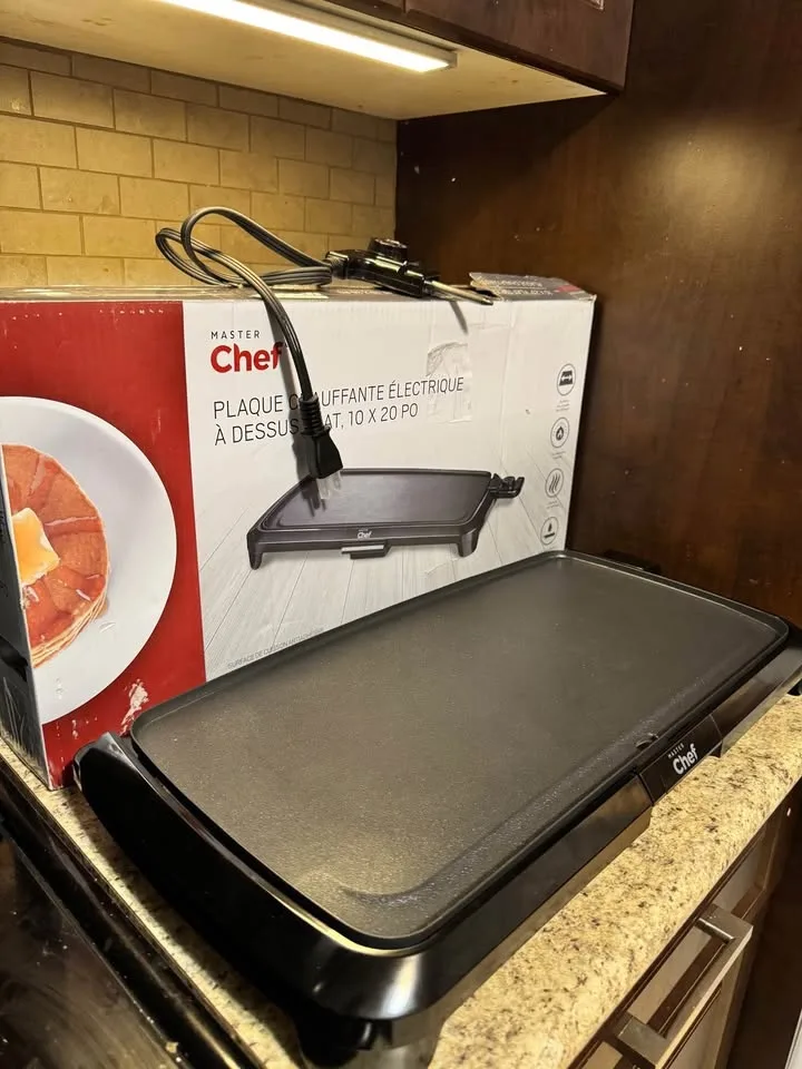 MASTER Chef Flat Top Electric Griddle w/ Warming Tray, Black, 10 image indicator(2)