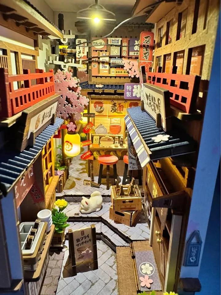 RoLife Sakura Wine Alley Puzzle (Assembled)