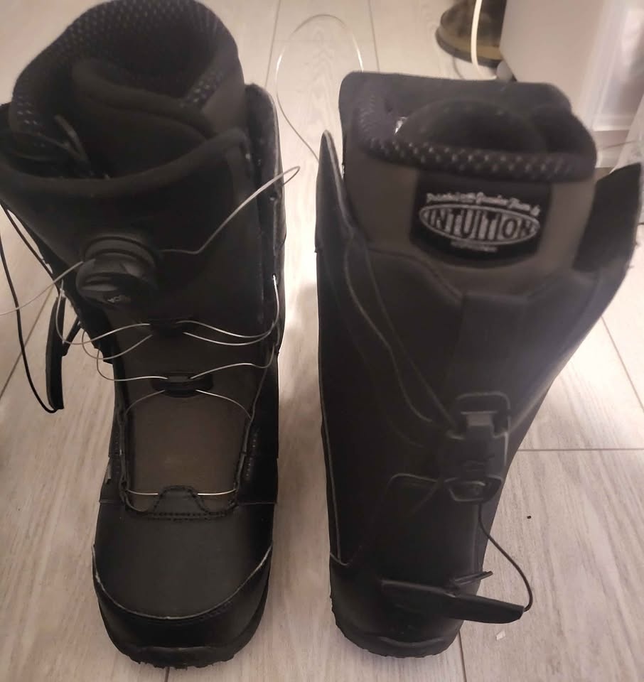 Women's Ride Riot Boa Snowboard Boots (size 9). Barely Used. - photo 2
