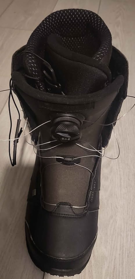 Women's Ride Riot Boa Snowboard Boots (size 9). Barely Used. - photo 3