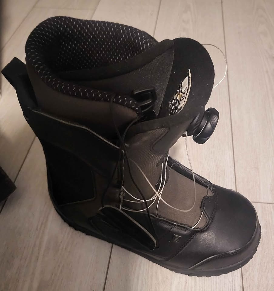 Women's Ride Riot Boa Snowboard Boots (size 9). Barely Used. - photo 4
