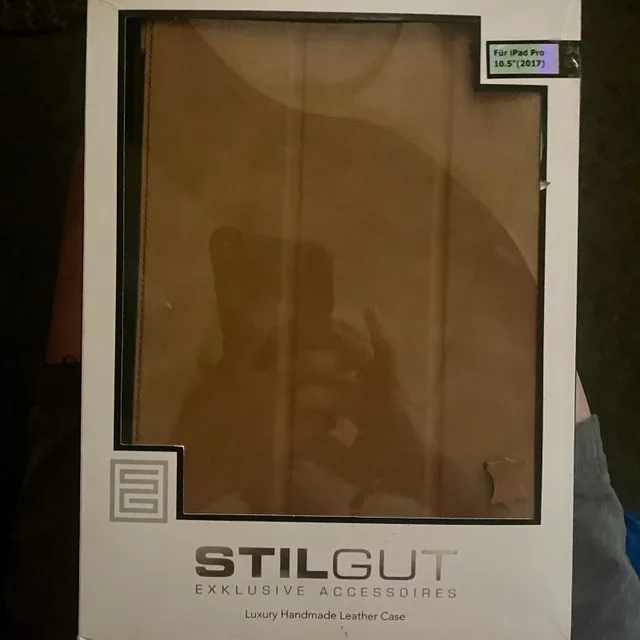 iPad Leather Case 10.5” (2017) image indicator(2)