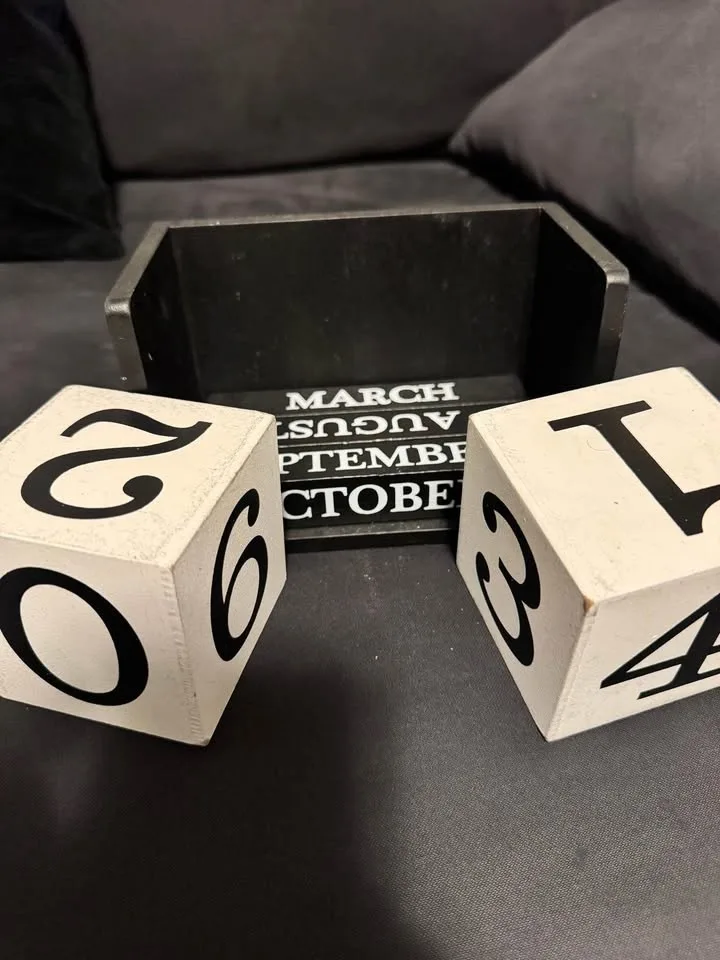 Wooden Calendar Block Decor image indicator(2)