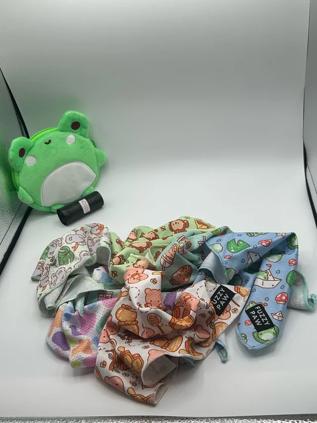 Fuzzy Paw Frog Accessories Bundle image indicator(3)