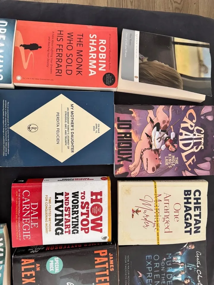 Books 5$ Each image indicator(3)