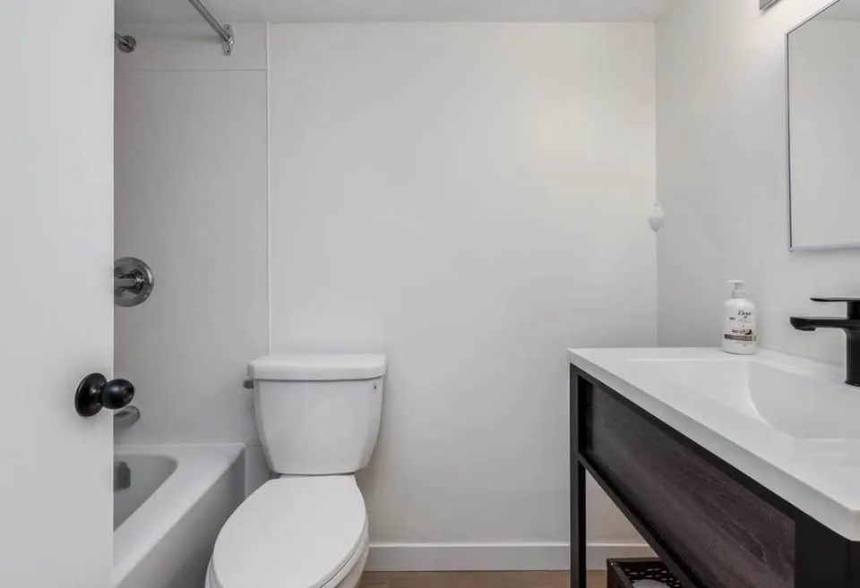 1 Bed 1 Bath - House image indicator(7)