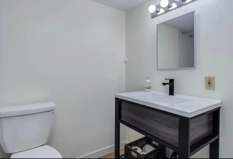 1 Bed 1 Bath - House image indicator(8)