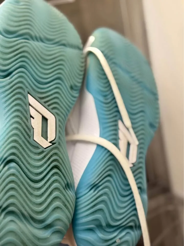 Adidas Dame Basketball Shoes Size 9.5 image indicator(5)