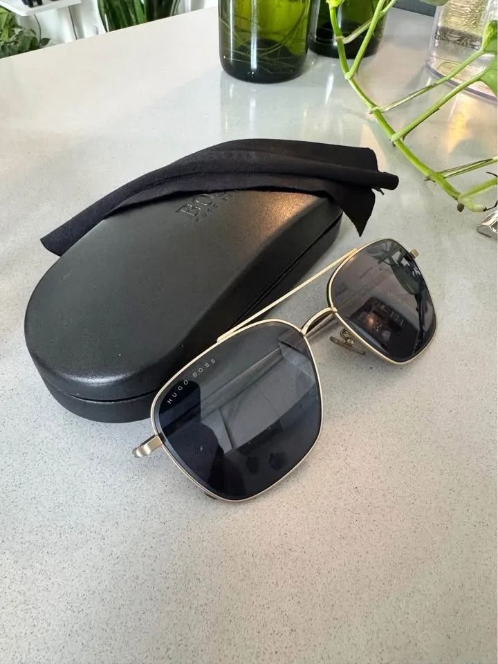 Hugo Boss Sunglasses image indicator(2)