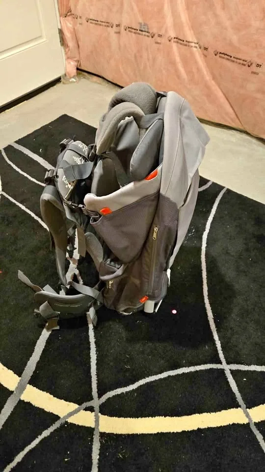 Phil & Teds Hiking Baby carrier