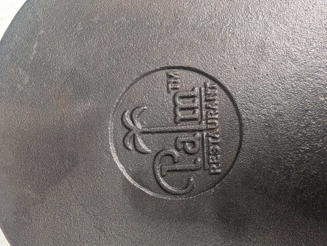 Deep cast iron pan - photo 4