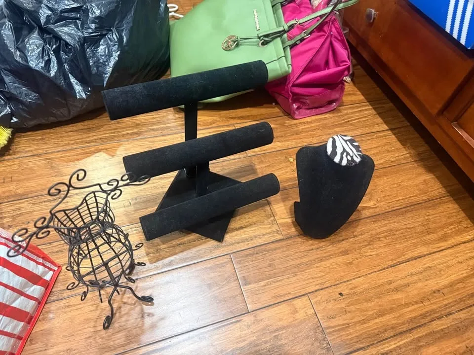 Selling various items winter cleaning image indicator(4)