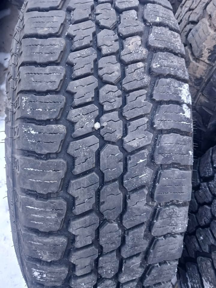 265 75 r16 SUMITOMO TIRES 6x139.7 SILVERADO RIMS - photo 4
