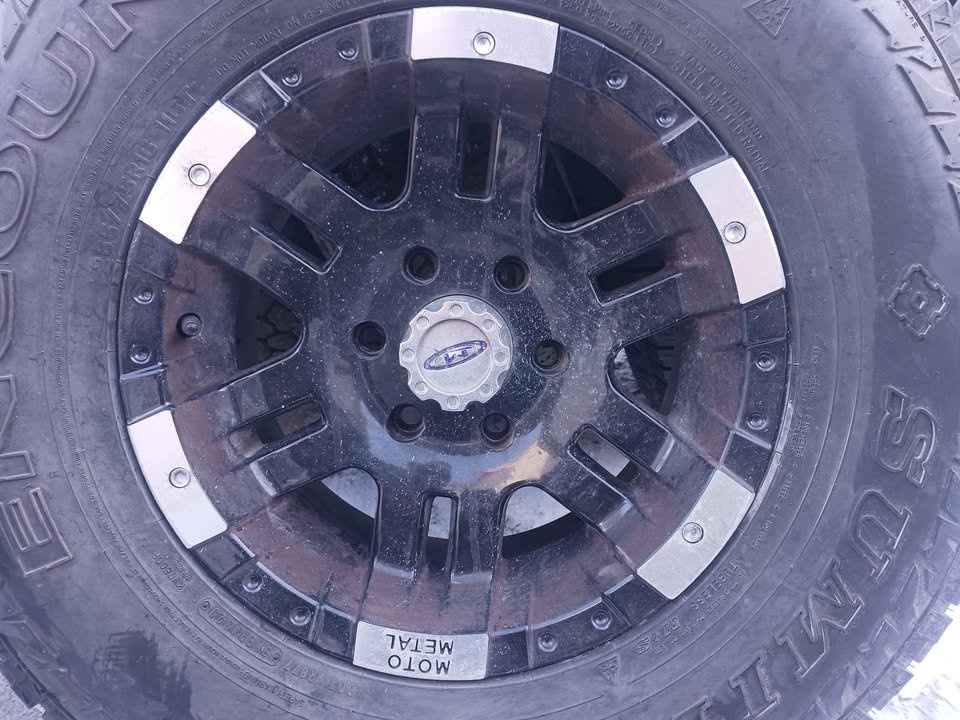 265 75 r16 SUMITOMO TIRES 6x139.7 SILVERADO RIMS - photo 5