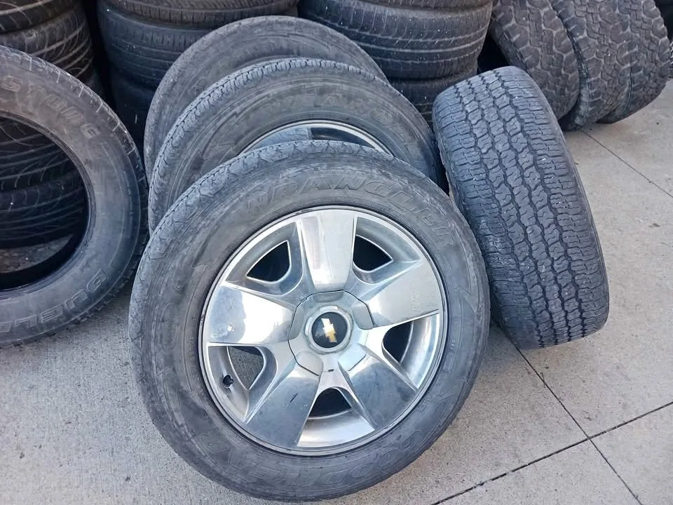 275 55 r20 GOODYEAR WRANGLER TIRES 6x139.7 RIMS