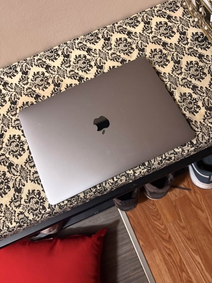 2019 MacBook Pro - photo 2