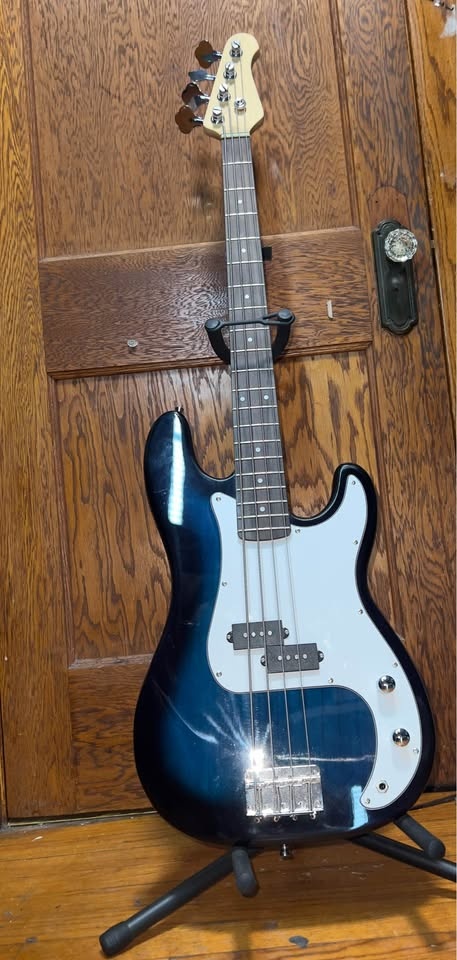 Bass Guitar - photo 3