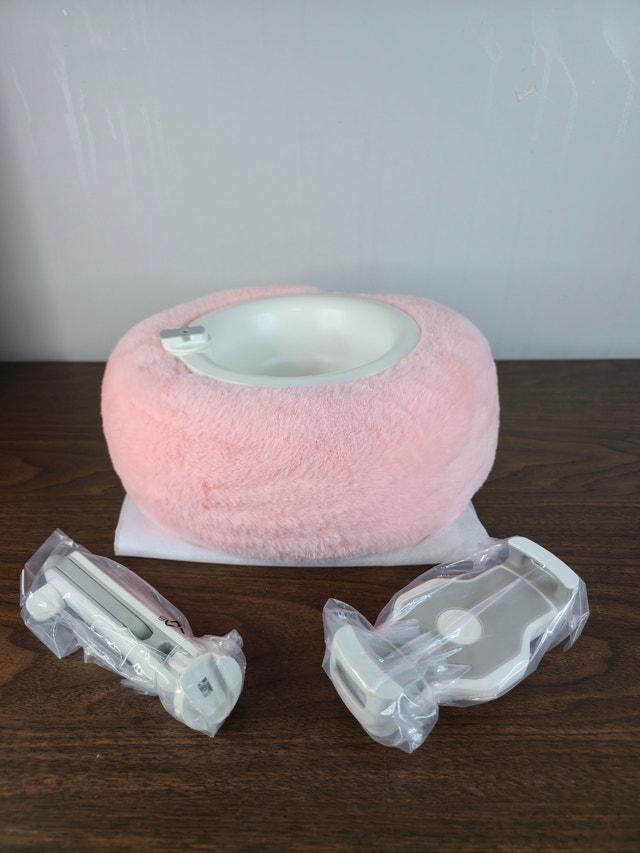 (New) Tablet Stand Pillow – Pink Plush with Snack Bowl - photo 5