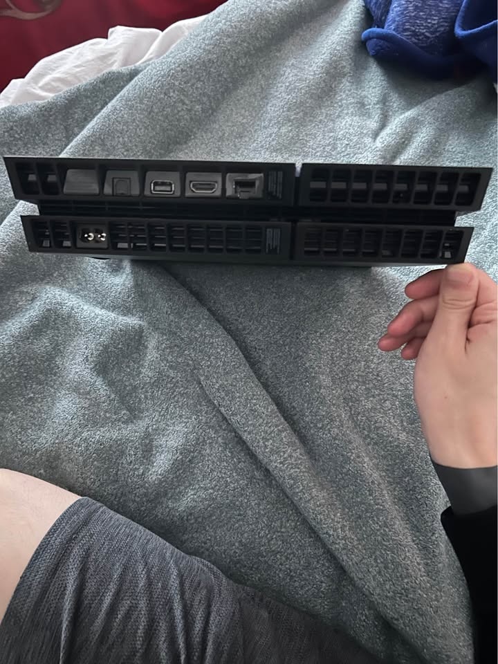 PlayStation 4 Slim - photo 2