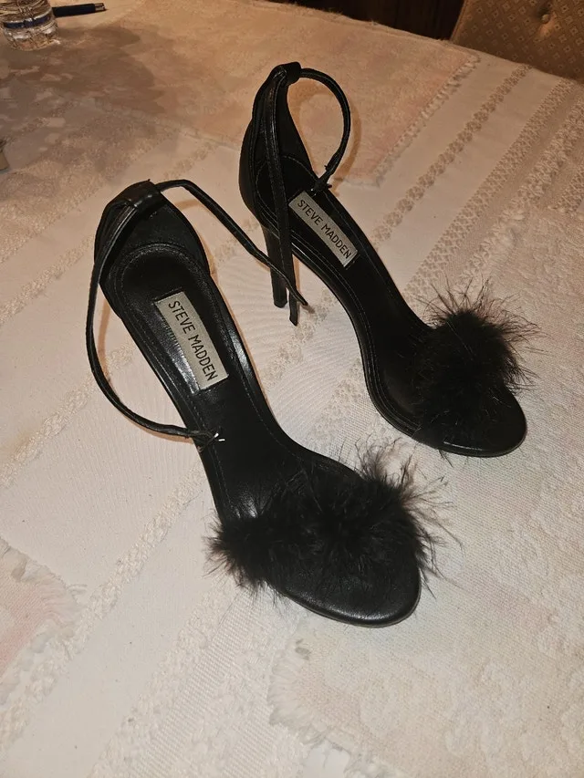 Steve Madden Scarlett Size 8 Black Sandles