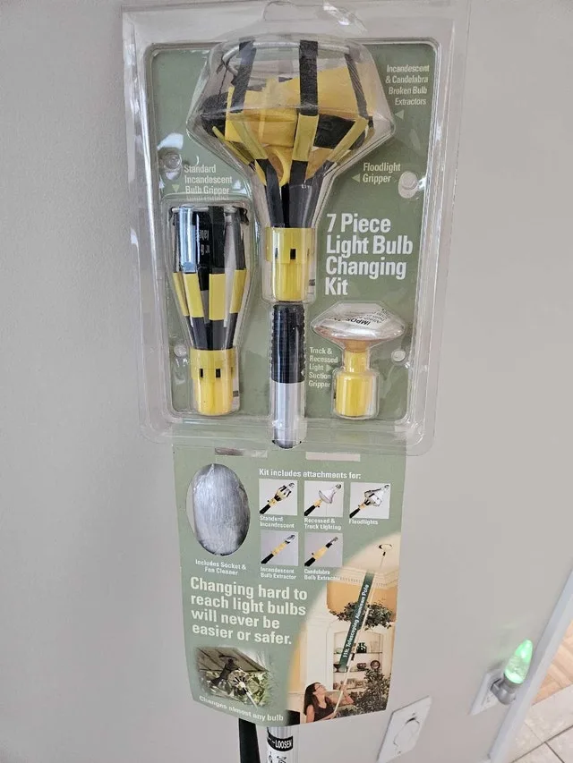 7 Piece Light Bulb Changing Kit