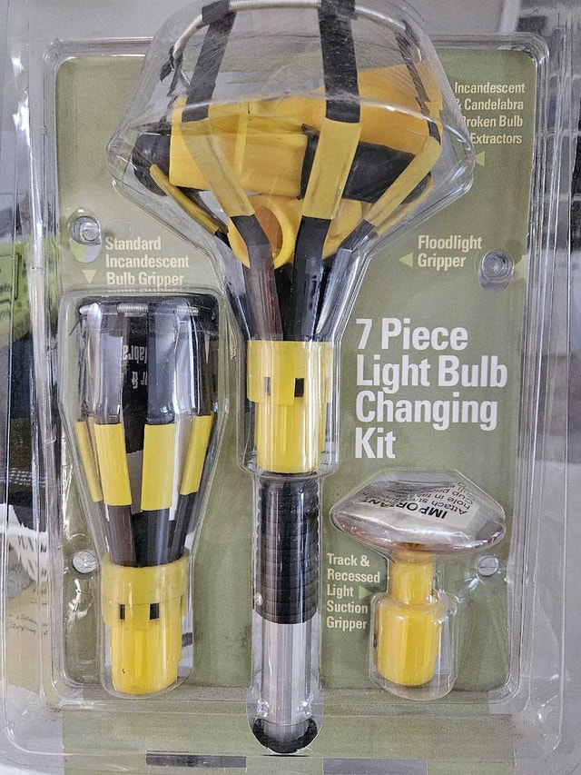 7 Piece Light Bulb Changing Kit - photo 2