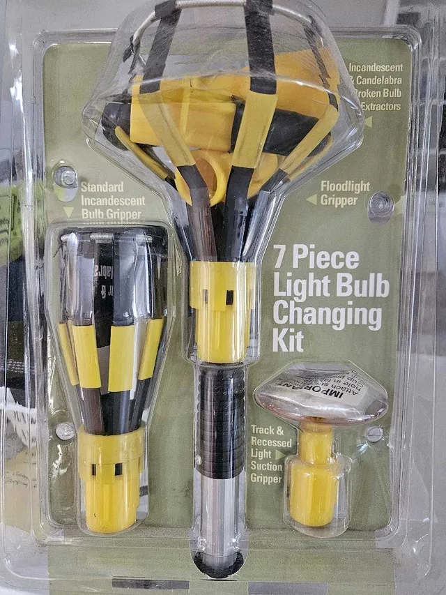 7 Piece Light Bulb Changing Kit image indicator(2)