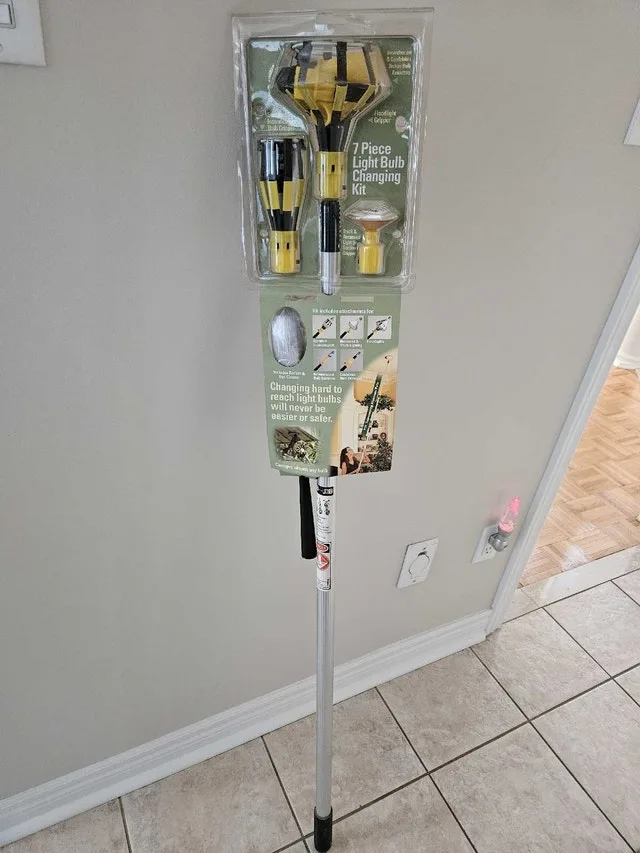 7 Piece Light Bulb Changing Kit image indicator(4)