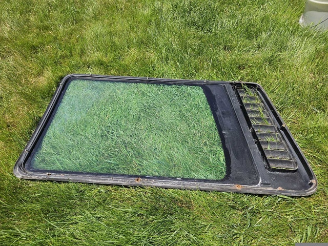 1996 Volkswagen Eurovan Right Rear Window - photo 5