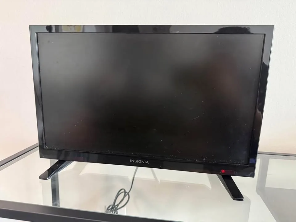 Insignia 19” LED TV (Model: NS-19D220NA16-A) image indicator(2)