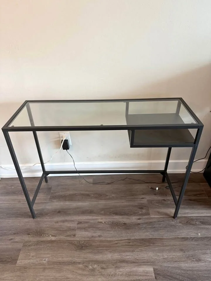 IKEA VITTSJÖ Desk – Black, Like New