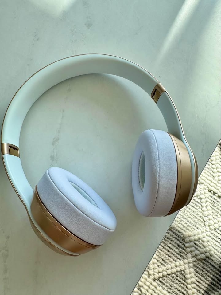 Beats Solo 2 Wireless Headphones - photo 3