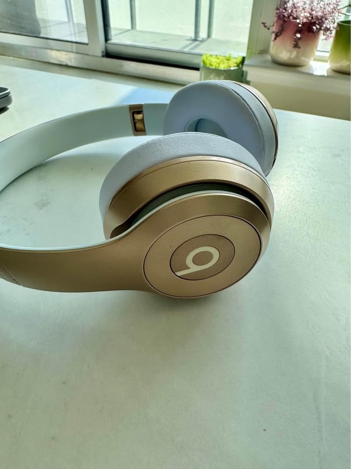 Beats Solo 2 Wireless Headphones - photo 4