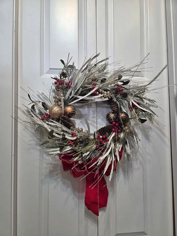 Christmas wreath — brand new