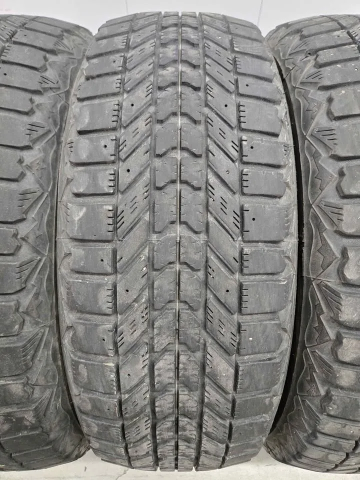 Firestone Winter Tires- 205/60R16 image indicator(3)
