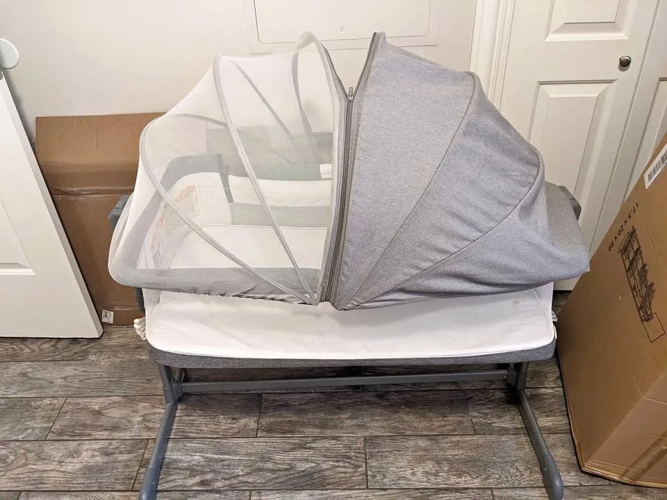 Delta Children - Bedside Bassinet