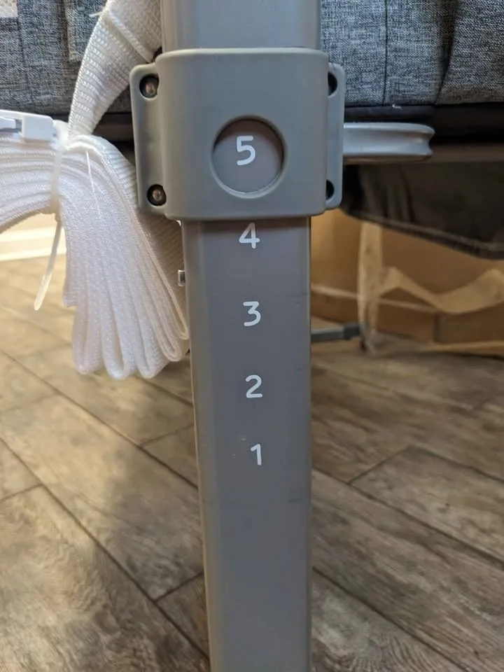 Delta Children - Bedside Bassinet image indicator(3)