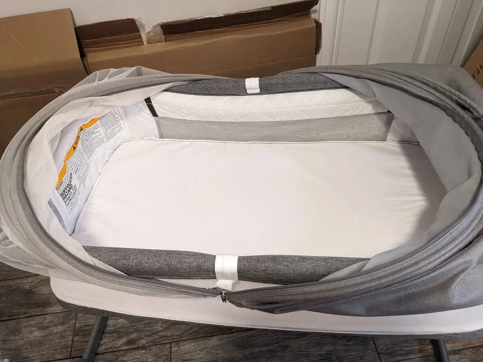 Delta Children - Bedside Bassinet image indicator(4)