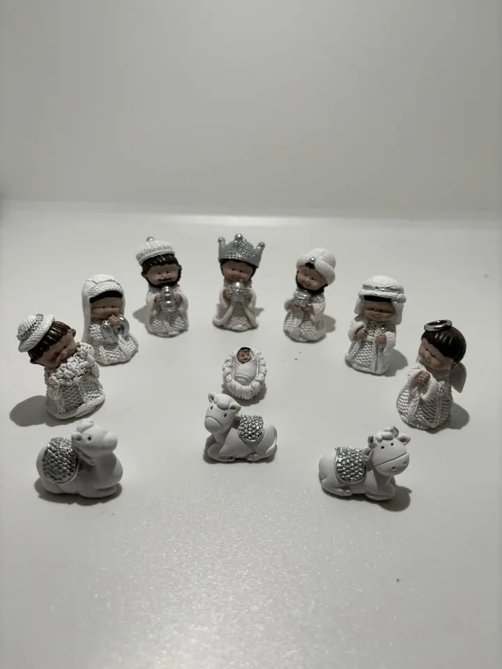 MINIATURE NATIVITY SET