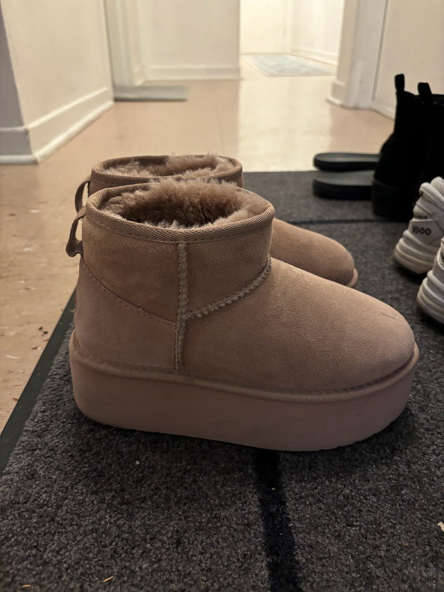 Emu Size 6 Platform Boots