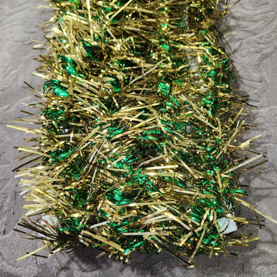 Wonderful Vintage Tinsel Ggarland - 14 feet - Gold and Green - photo 2