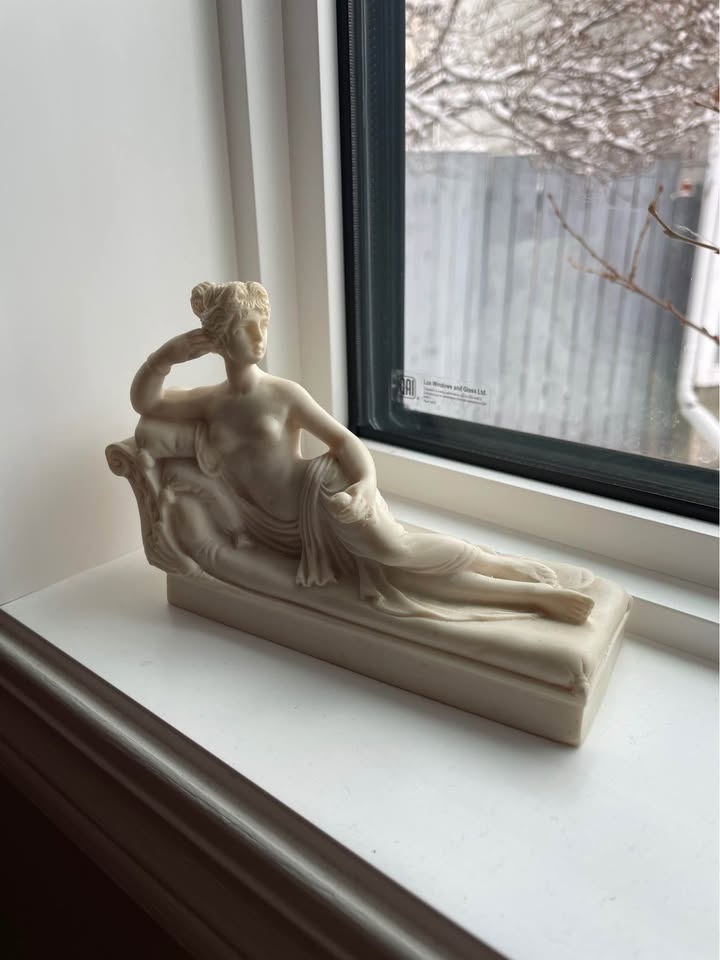 Vintage Venus Victrix Goddess Resin Sculpture - photo 2