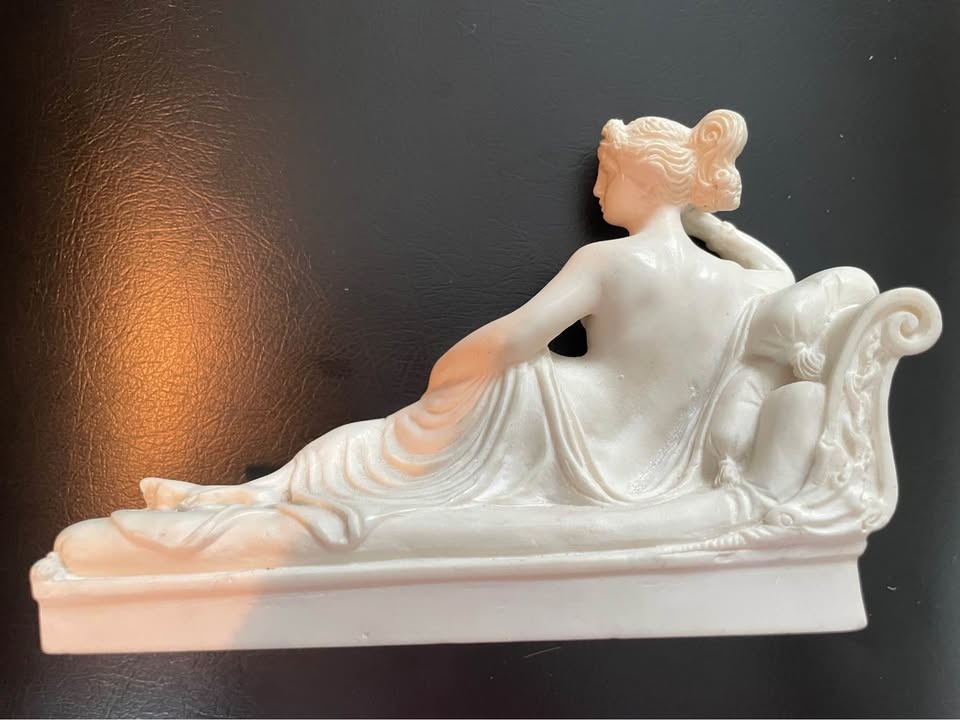 Vintage Venus Victrix Goddess Resin Sculpture - photo 4