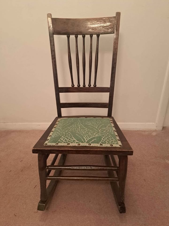 Vintage Nursing Rocker - Rocking Chair - photo 2